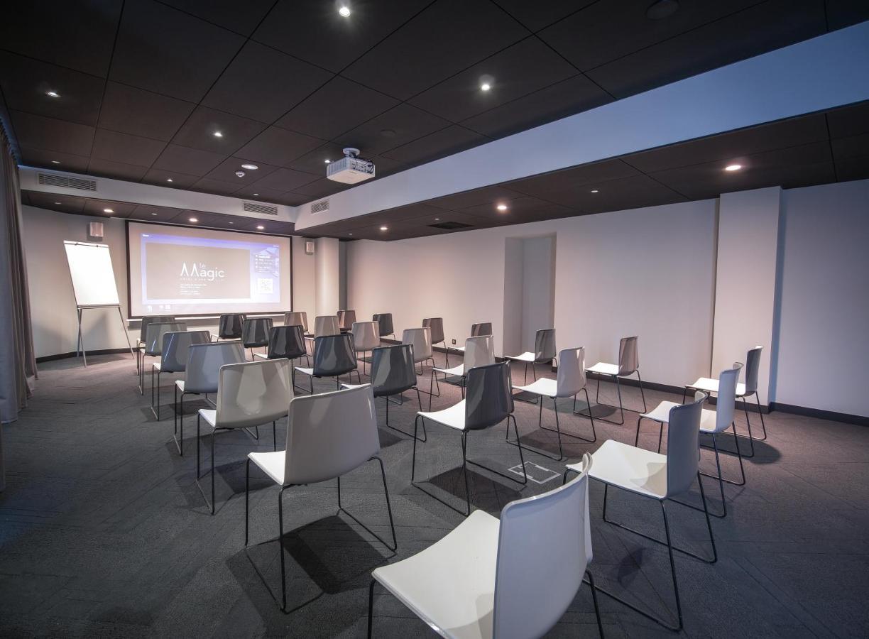 Le Magic Hotel & Spa Vitre  Bagian luar foto