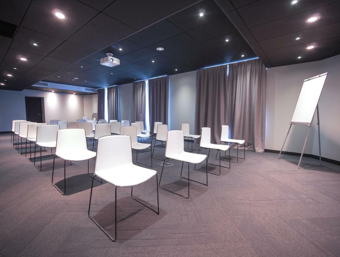Le Magic Hotel & Spa Vitre  Bagian luar foto